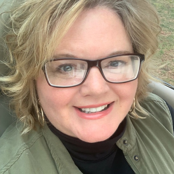 Meet your Posher, Melissa - Picture 4 of 7